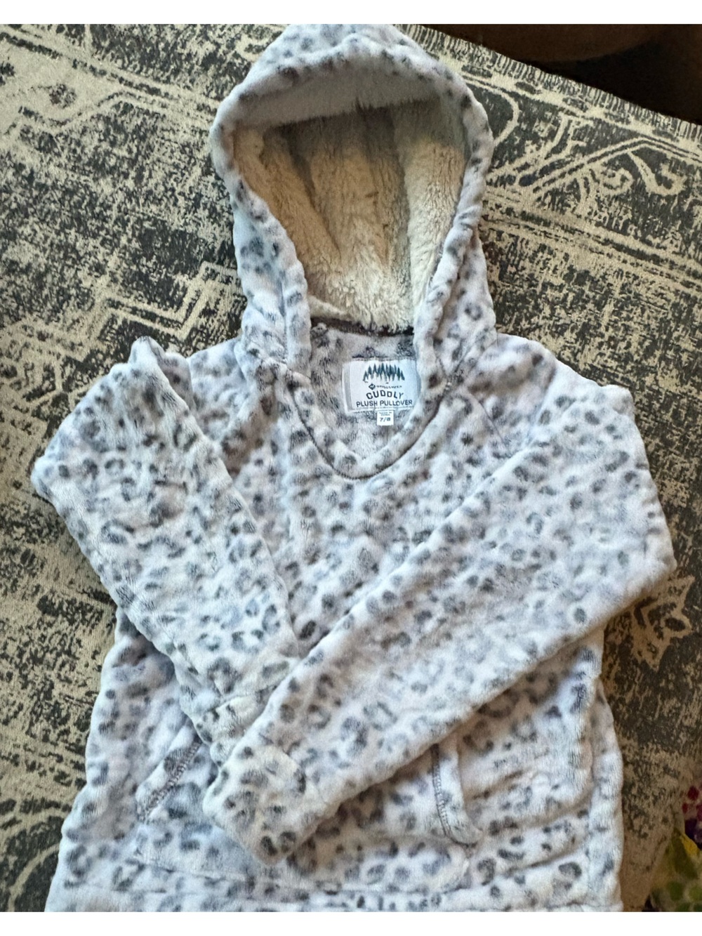 Cuddl Duds Plush Hooded Pullover in Light Gray Leopard